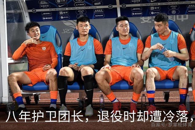 八年护卫团长，退役时却遭冷落，遗留行李中藏绝密资料